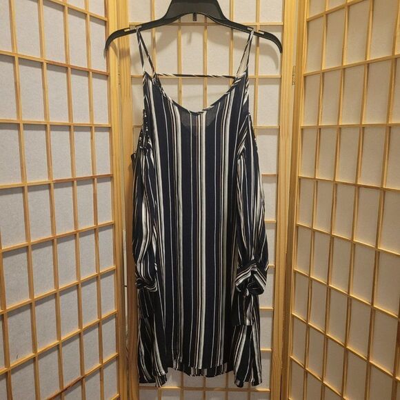 Soprano Womens Black White Striped Cold Shoulder Blouse Sz M - Picture 5 of 10